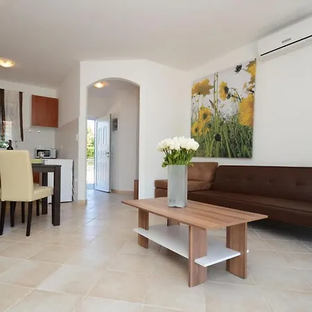 Dora Comfortable Holiday home *